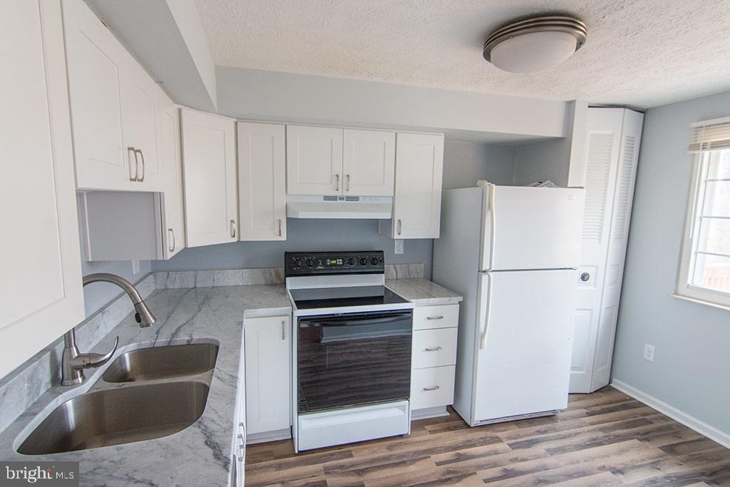 7821 White Cliff Terrace - Photo 3