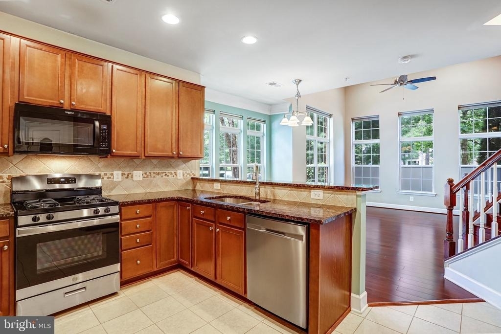 13526 Waterford Hills Boulevard - Photo 14