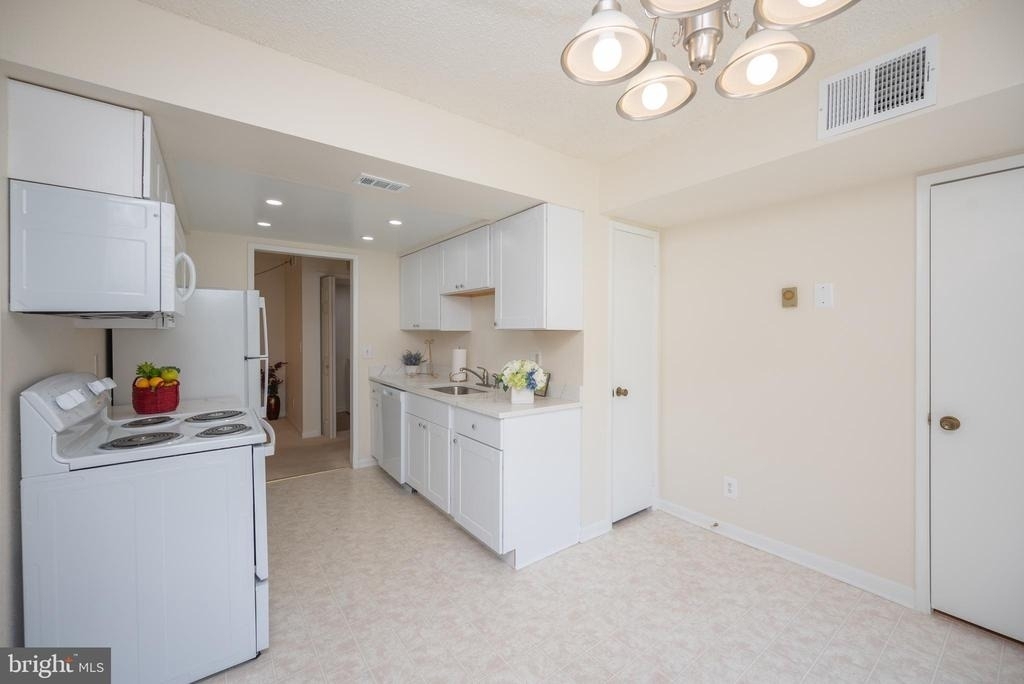 15310 Beaverbrook Court - Photo 6