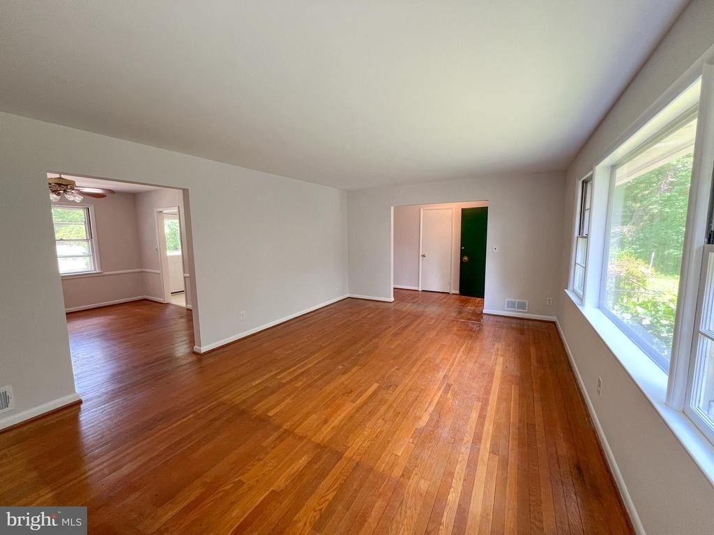 10001 Woodhill Road - Photo 11