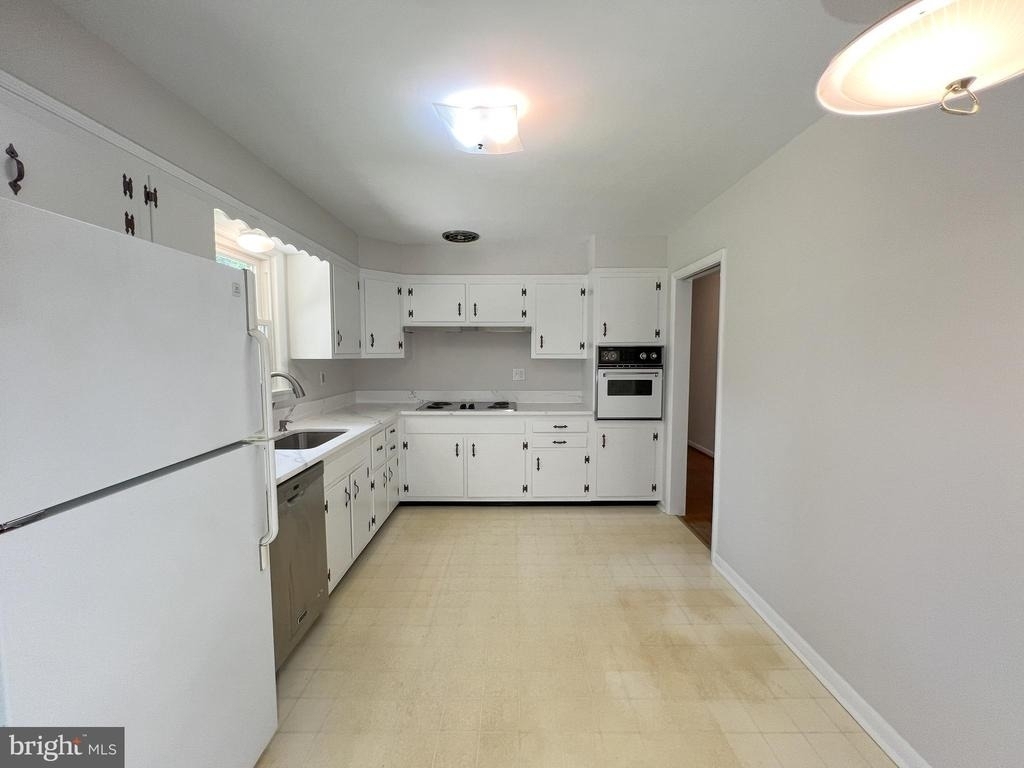 10001 Woodhill Road - Photo 8