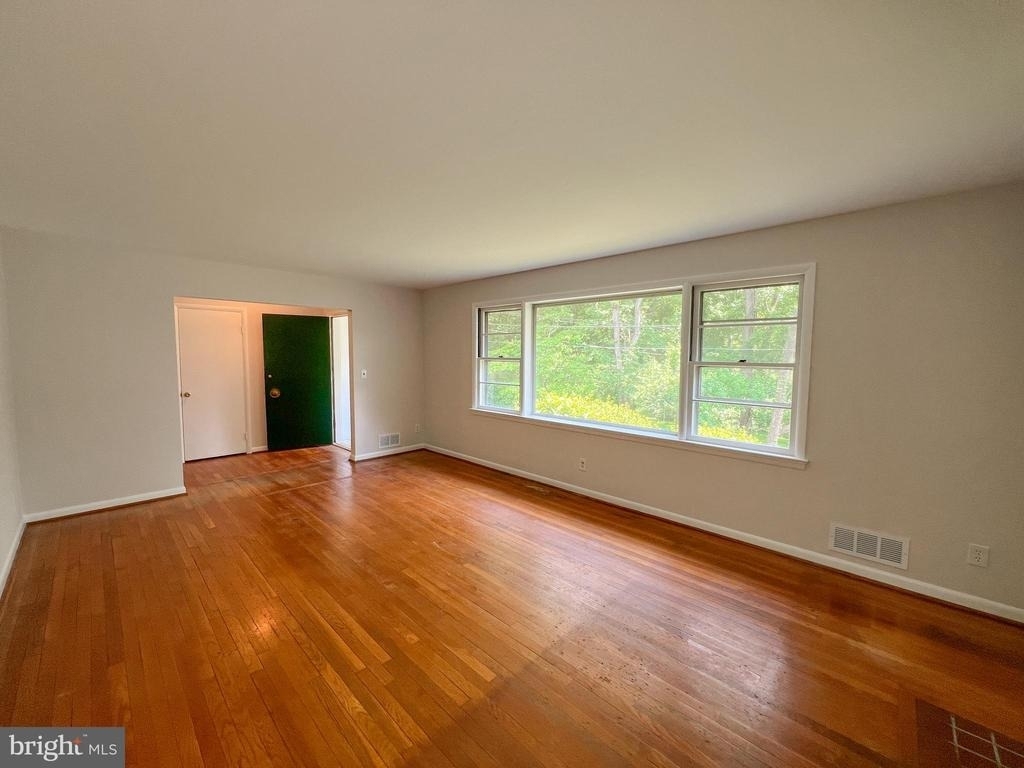 10001 Woodhill Road - Photo 10