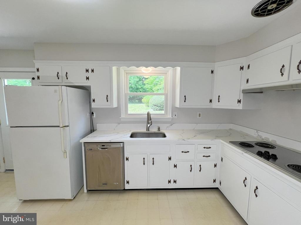 10001 Woodhill Road - Photo 4