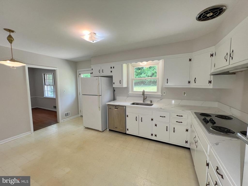 10001 Woodhill Road - Photo 5