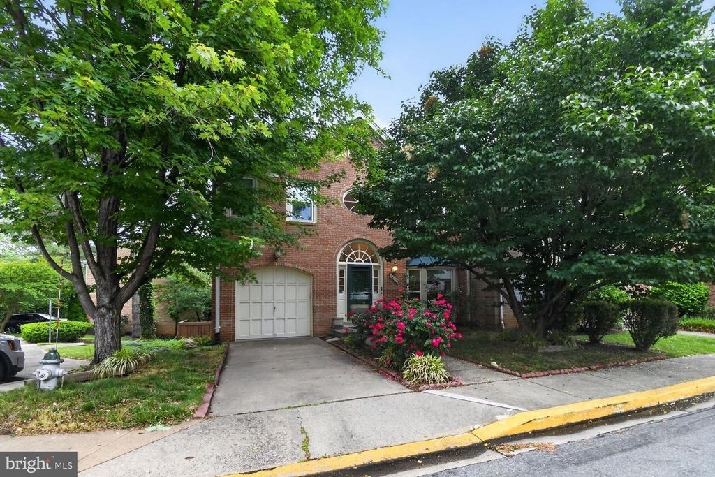 7435 Crestberry Lane - Photo 2