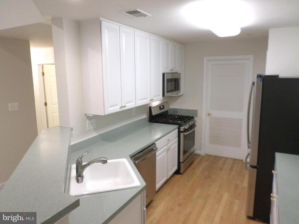 10808 Warfield Place - Photo 11