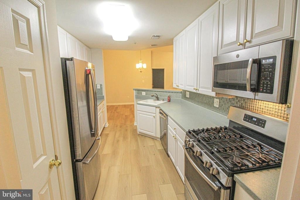 10808 Warfield Place - Photo 13