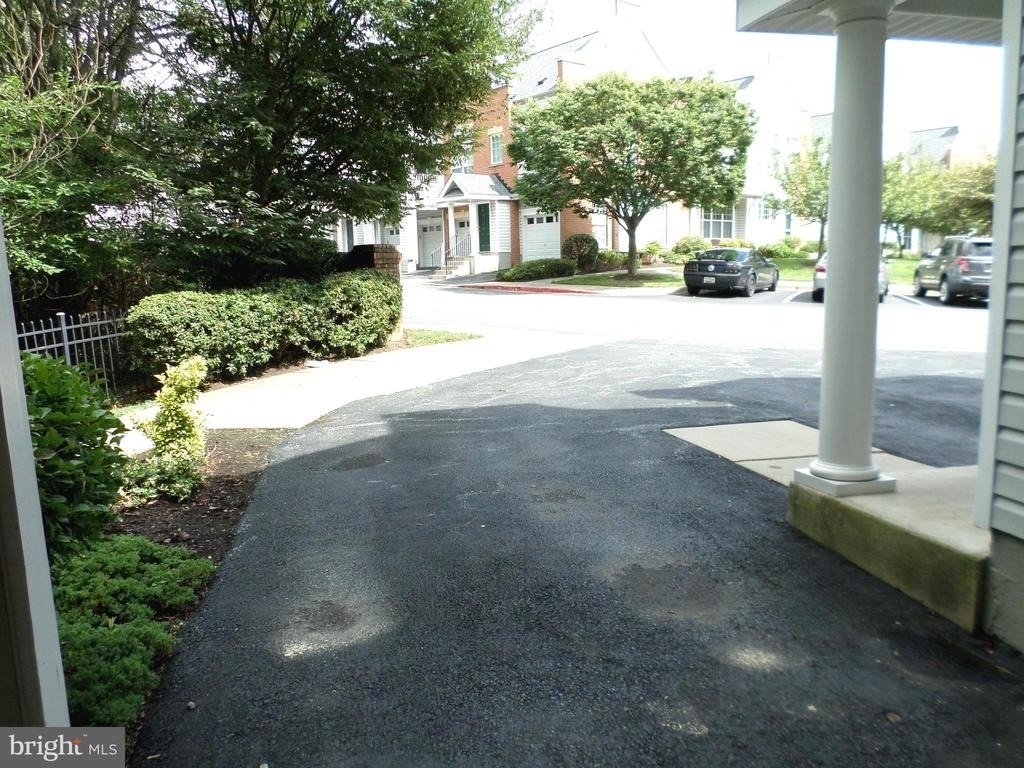 10808 Warfield Place - Photo 5