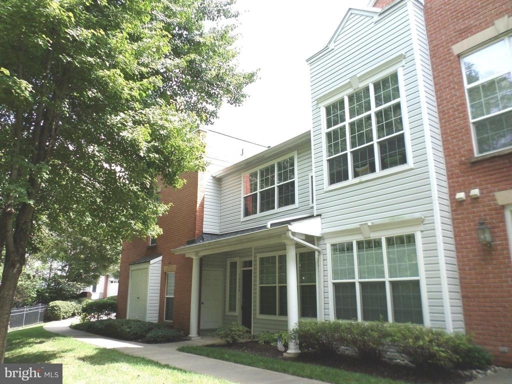 10808 Warfield Place - Photo 0