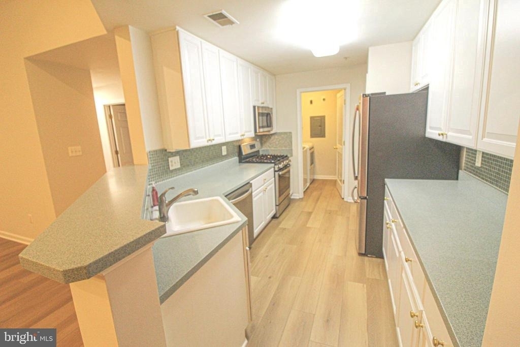 10808 Warfield Place - Photo 14