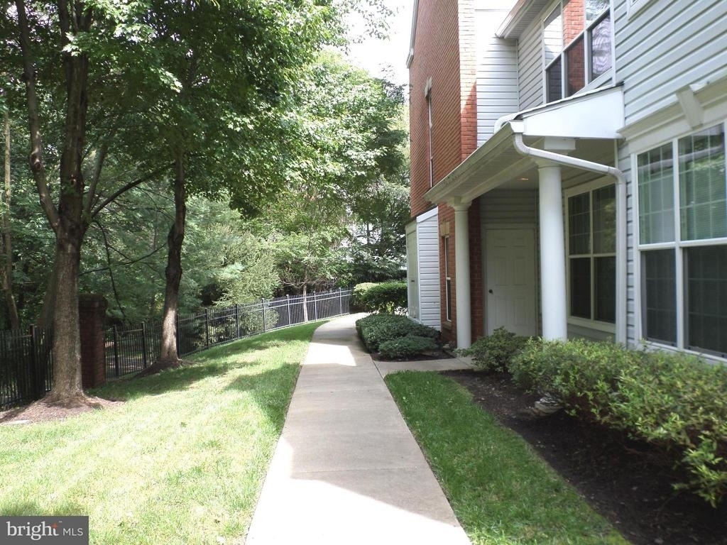 10808 Warfield Place - Photo 3