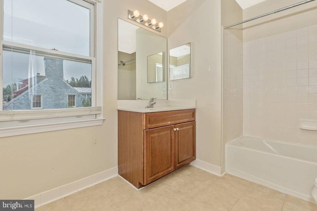 7 South Street W - Photo 20