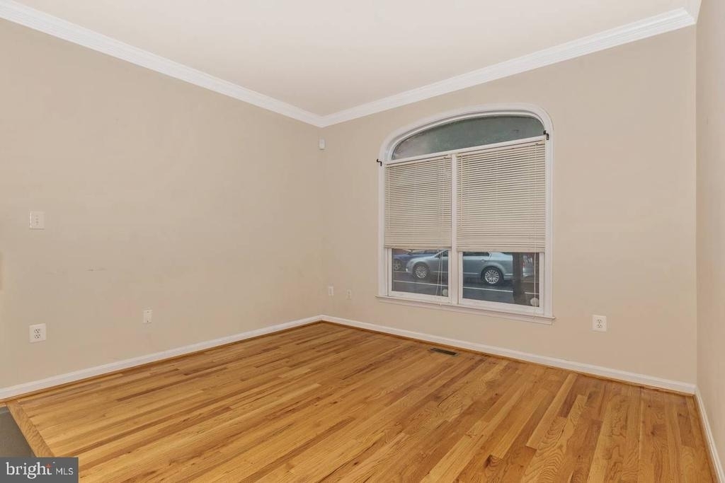 7 South Street W - Photo 4