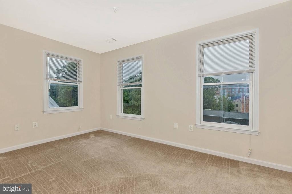 7 South Street W - Photo 21