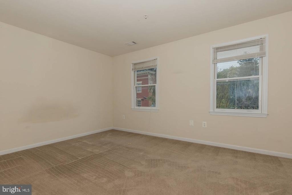7 South Street W - Photo 19