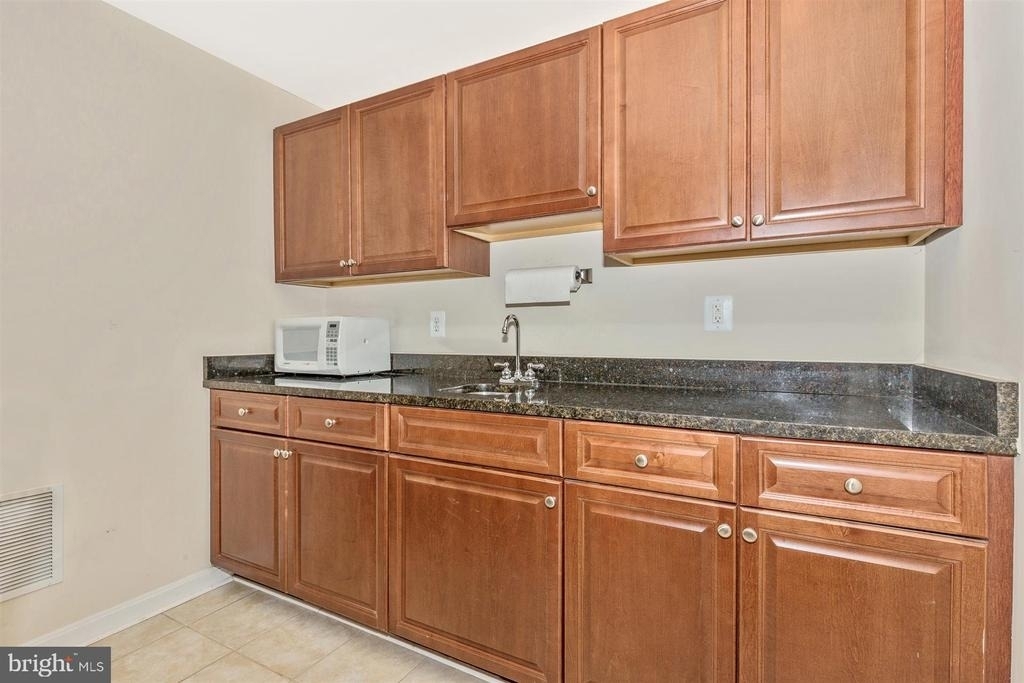 7 South Street W - Photo 26