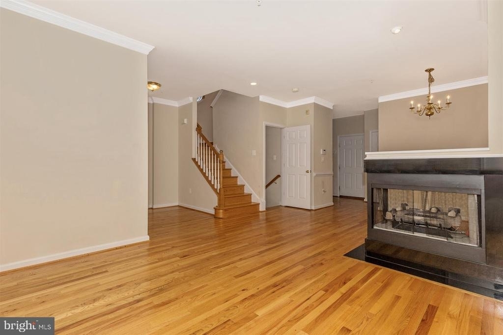 7 South Street W - Photo 5