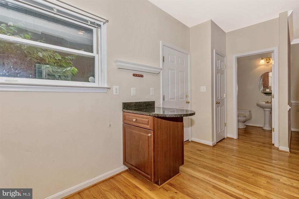 7 South Street W - Photo 12