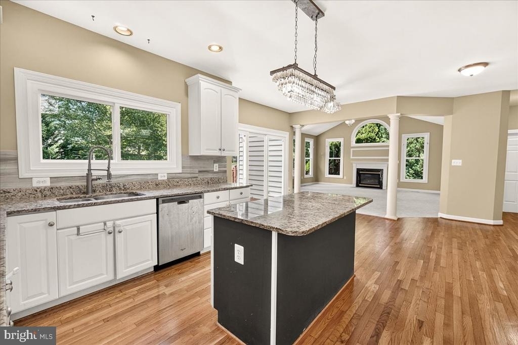 6430 Bellevue Place - Photo 10