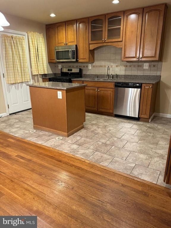 1513 Aldeney Avenue - Photo 2