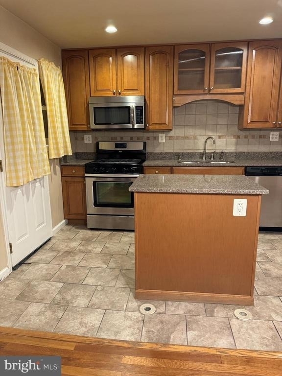 1513 Aldeney Avenue - Photo 5
