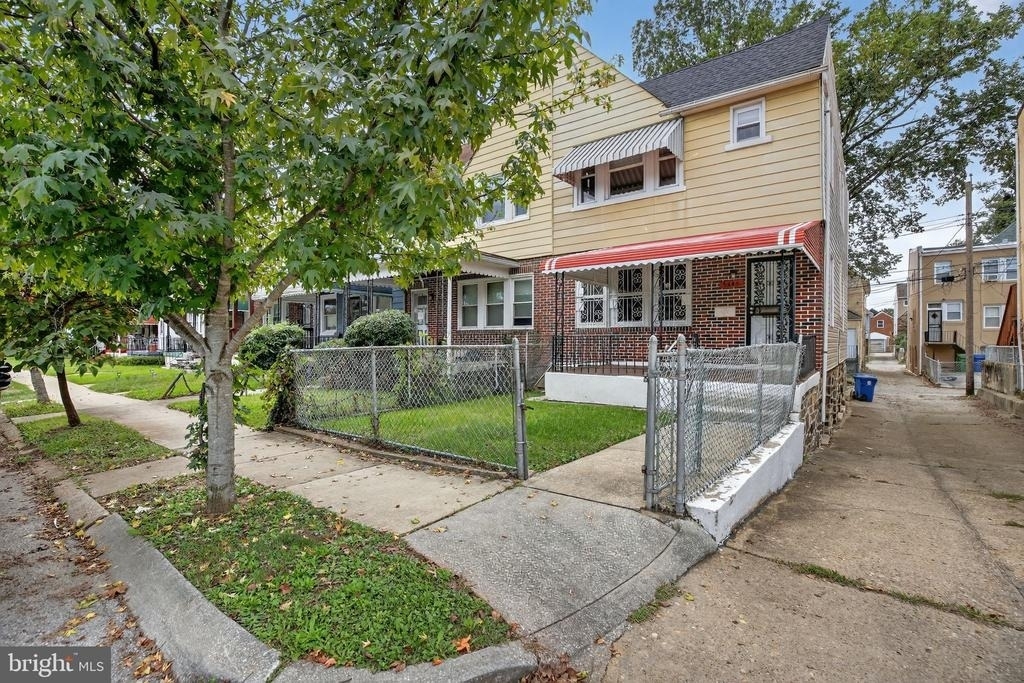 5446 Narcissus Avenue - Photo 2