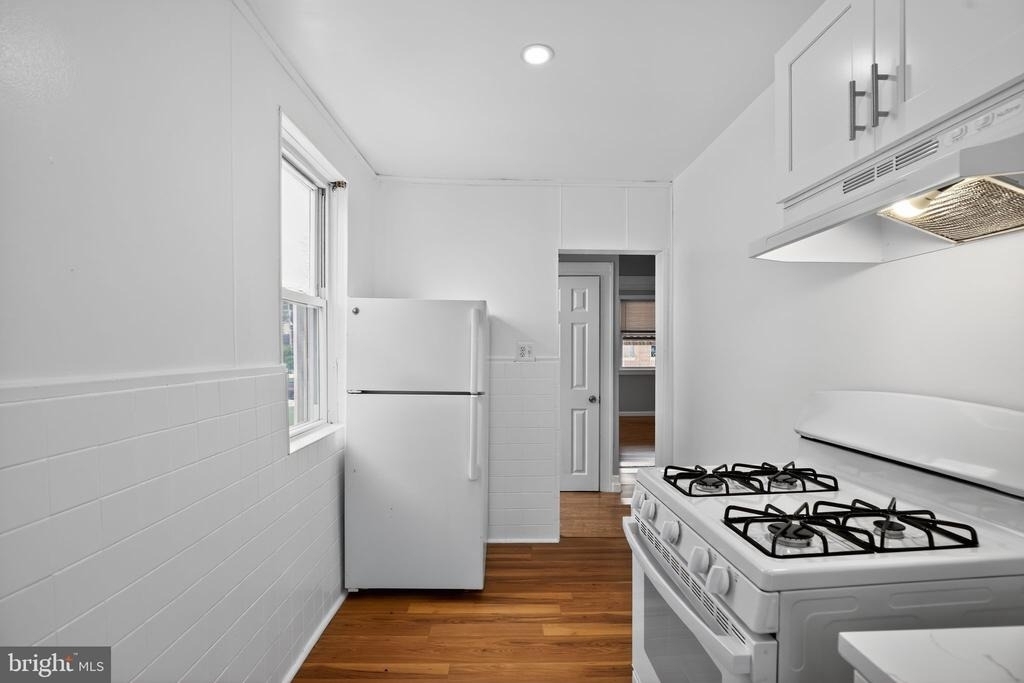 5446 Narcissus Avenue - Photo 18
