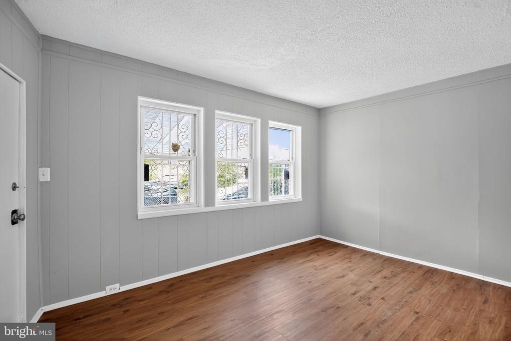 5446 Narcissus Avenue - Photo 10