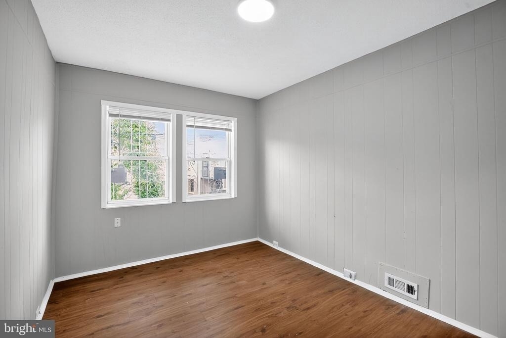 5446 Narcissus Avenue - Photo 11