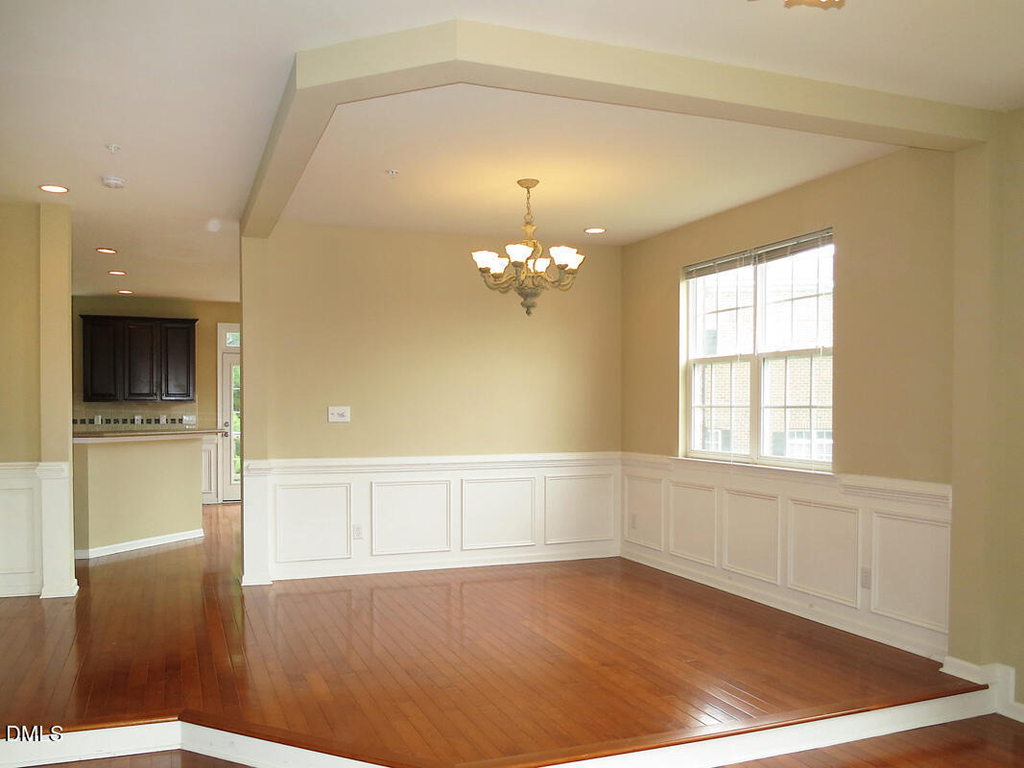 300 Christine Court - Photo 5
