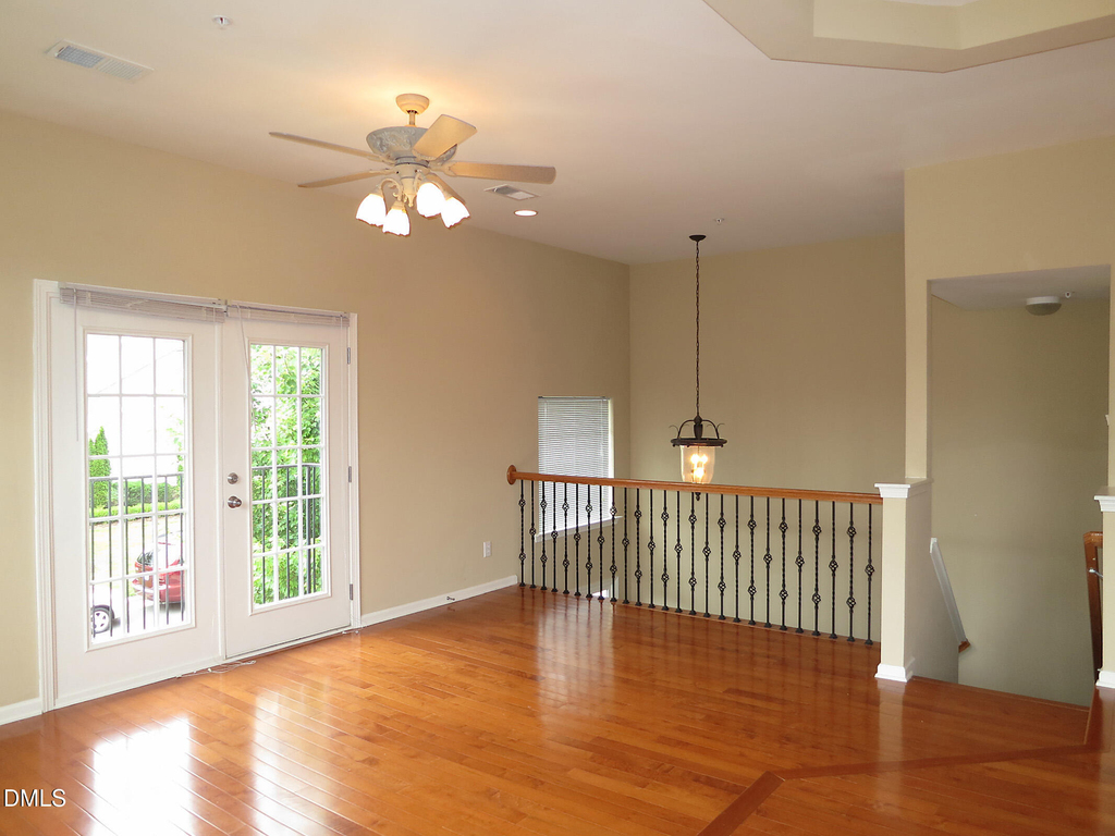 300 Christine Court - Photo 3