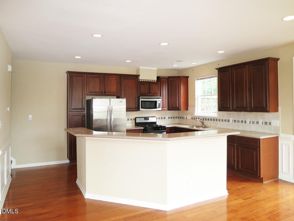 300 Christine Court - Photo 8