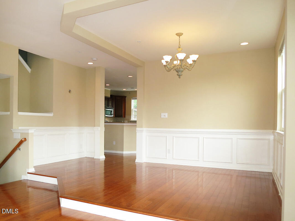 300 Christine Court - Photo 4