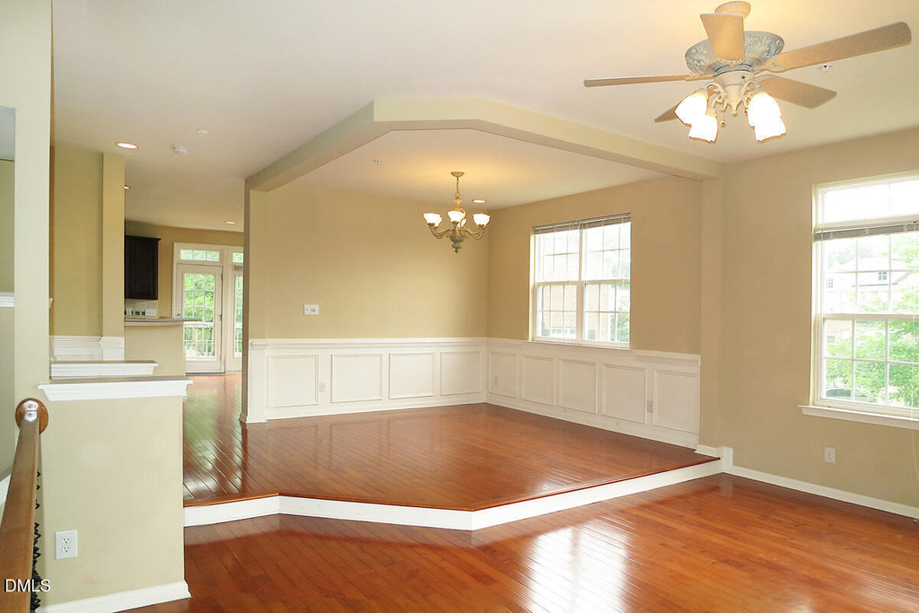 300 Christine Court - Photo 2