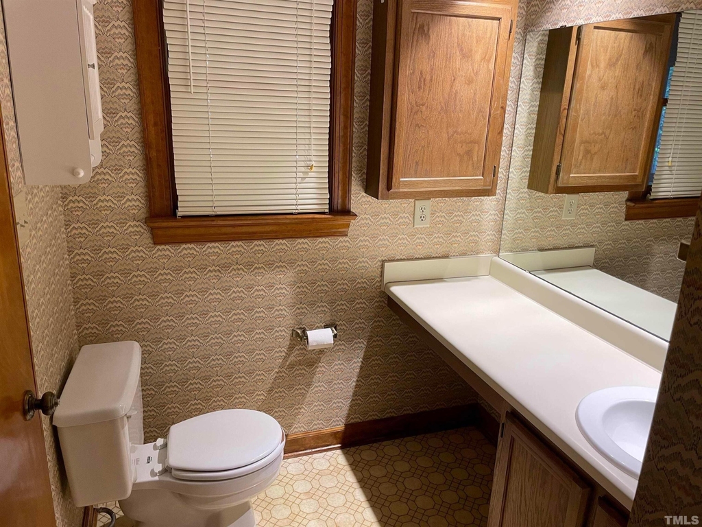 300 W Woodcroft Parkway - Photo 8
