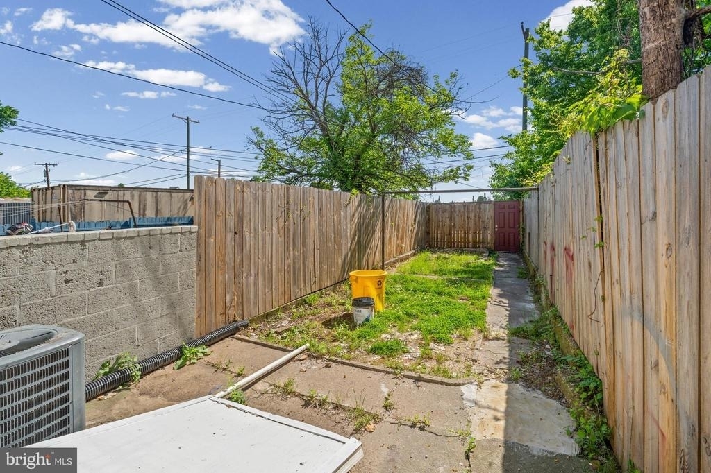 1669 N Milton Avenue - Photo 19