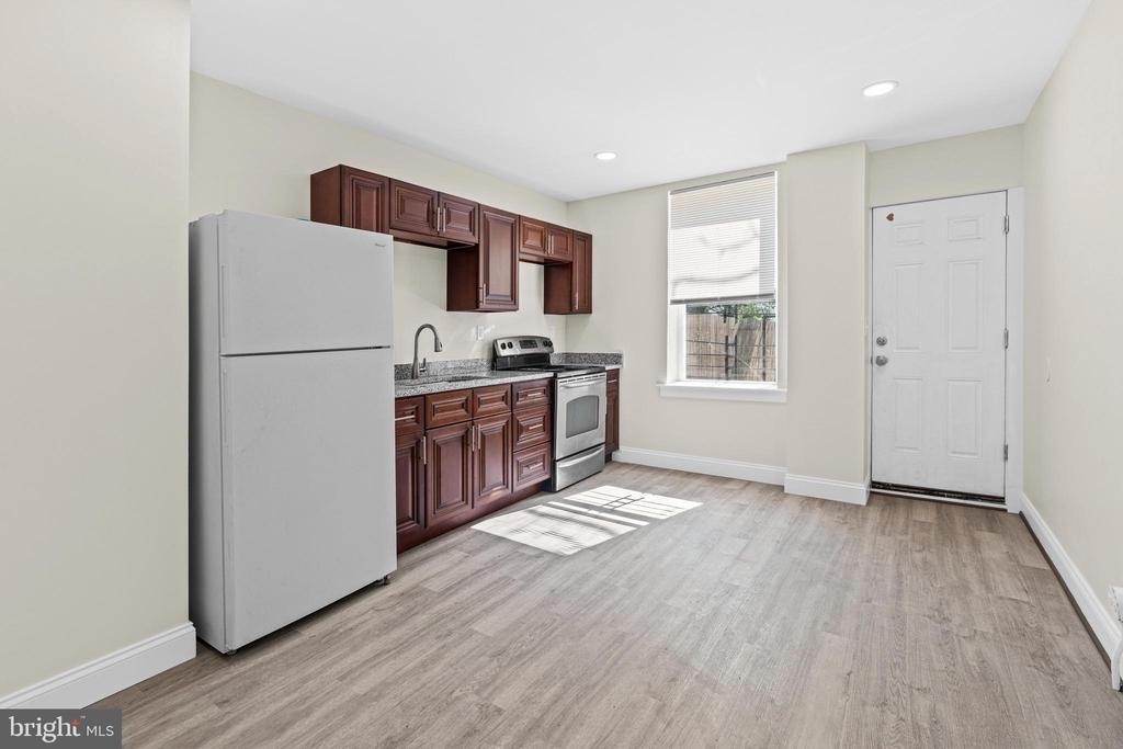 1669 N Milton Avenue - Photo 4