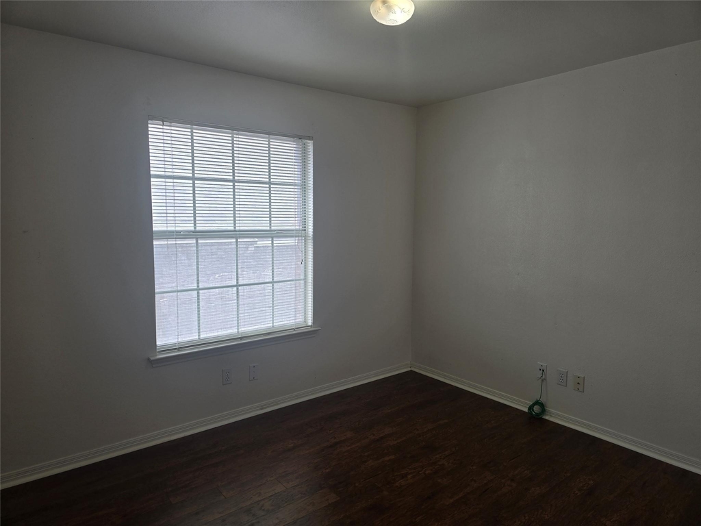 1915 Alex Ave - Photo 9