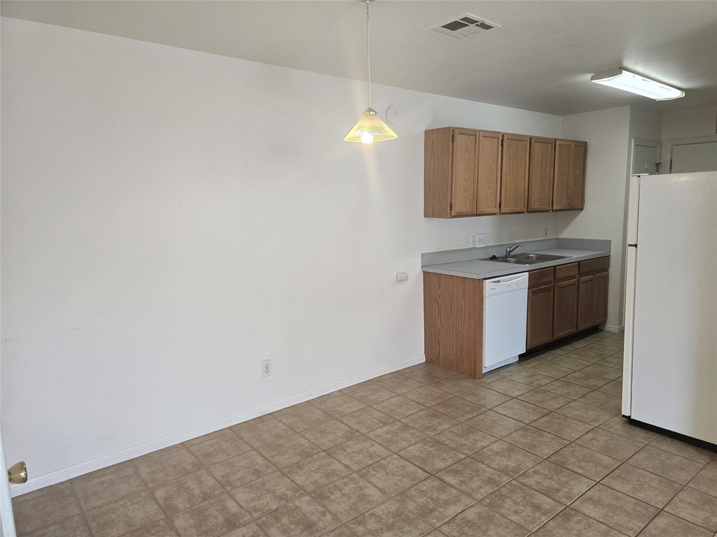 1915 Alex Ave - Photo 2