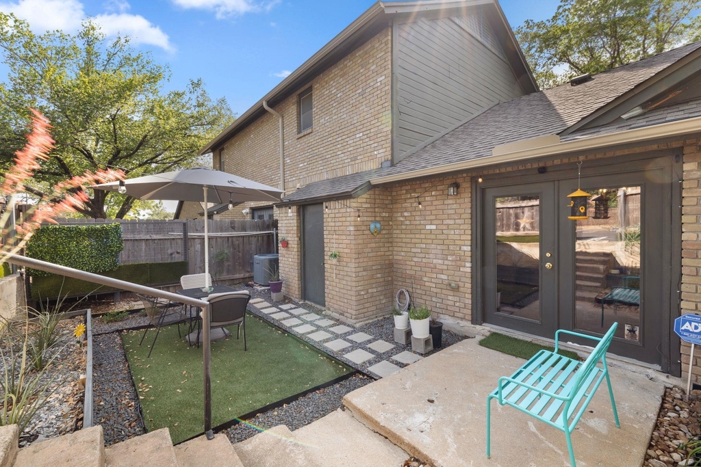 1015 E Yager Ln - Photo 30