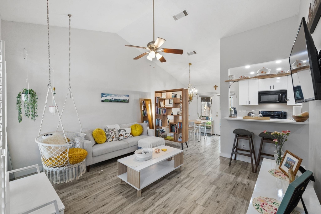 1015 E Yager Ln - Photo 1