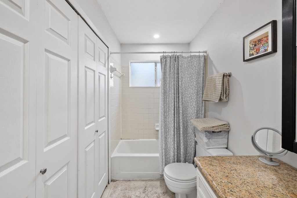 1015 E Yager Ln - Photo 17