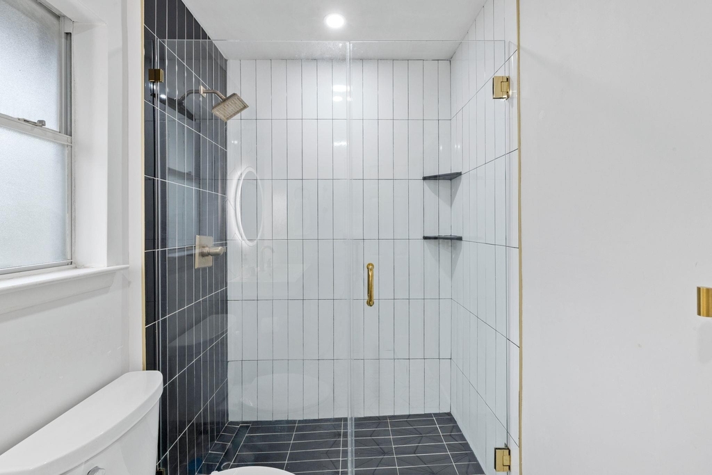 1015 E Yager Ln - Photo 25