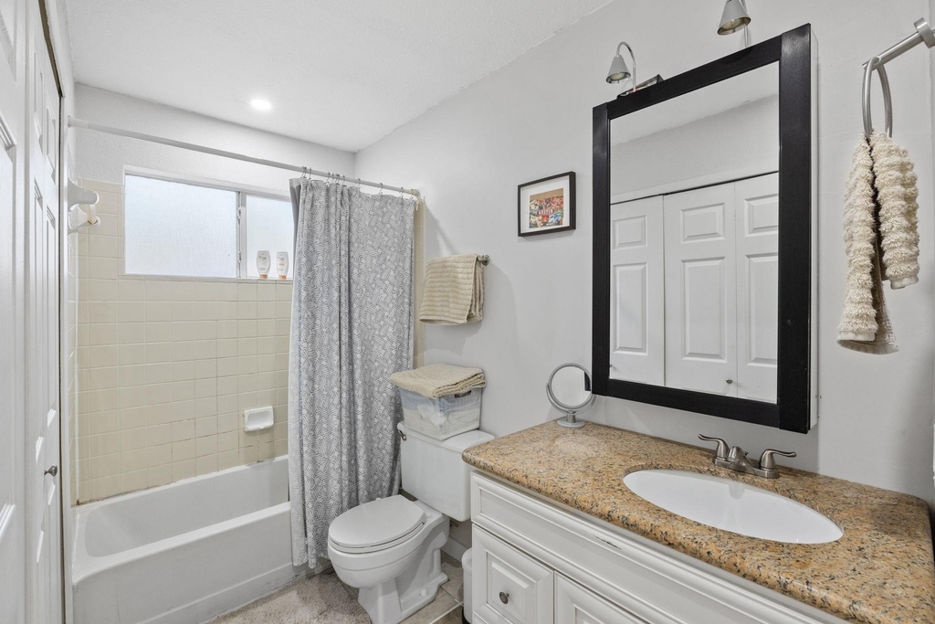 1015 E Yager Ln - Photo 16