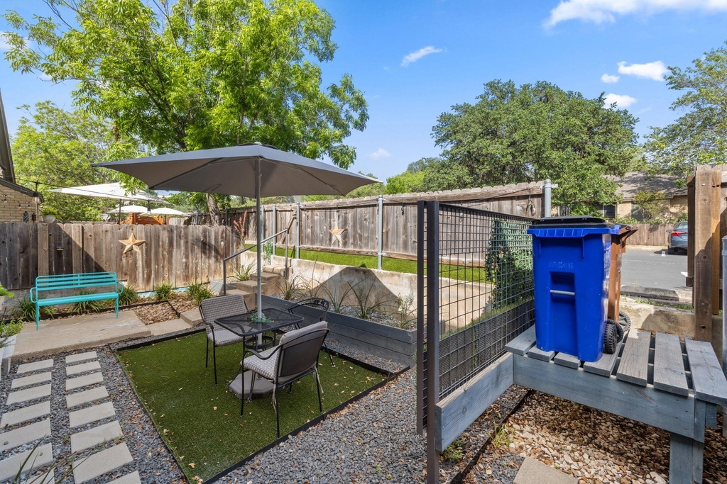 1015 E Yager Ln - Photo 28
