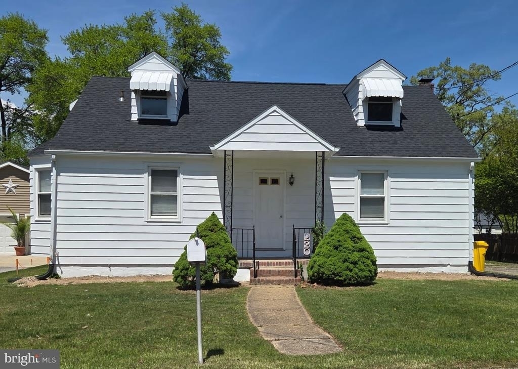 220 Poplar Avenue - Photo 0