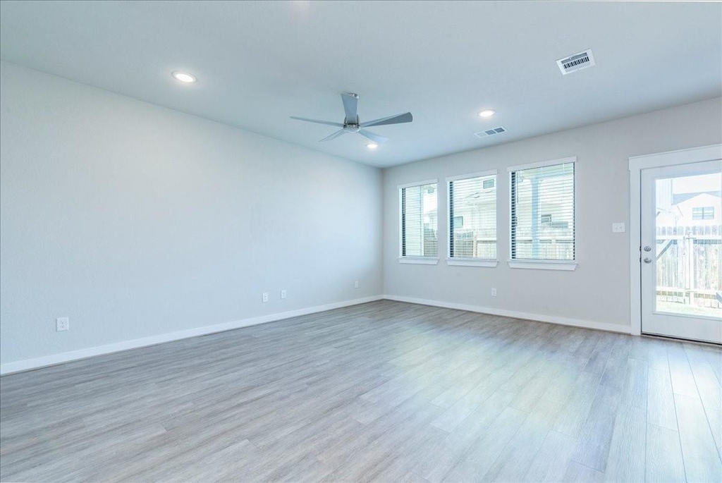 496 Fieldwood Dr - Photo 11