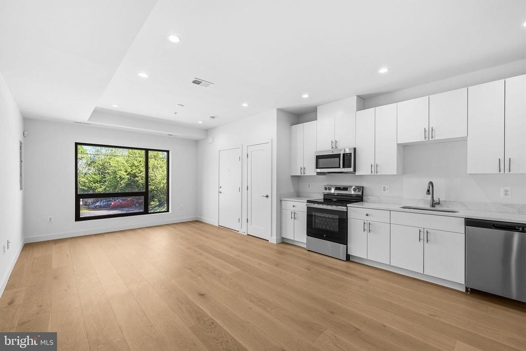 2532 Elvans Road Se - Photo 2