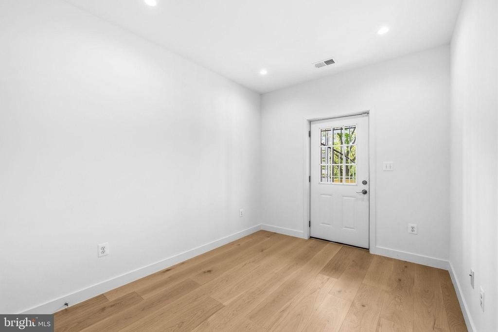 2532 Elvans Road Se - Photo 11