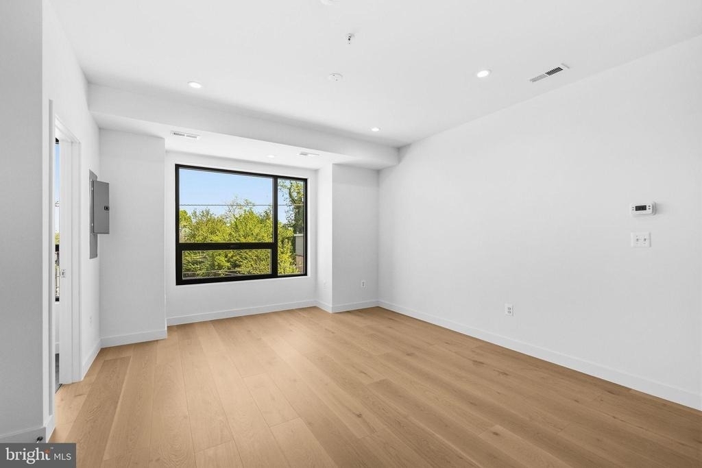 2532 Elvans Road Se - Photo 31